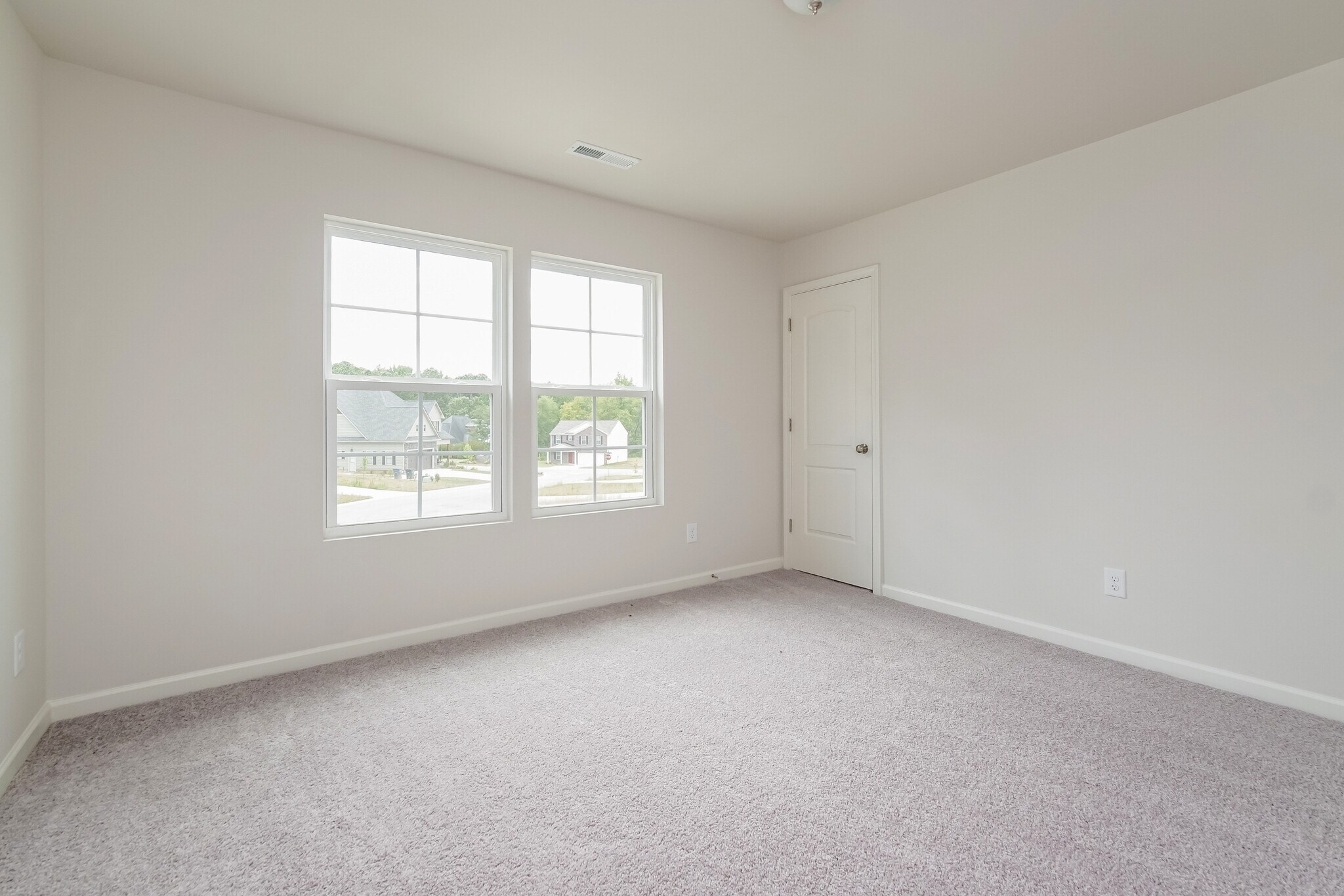 Building Photo - 1058 Manor Dr