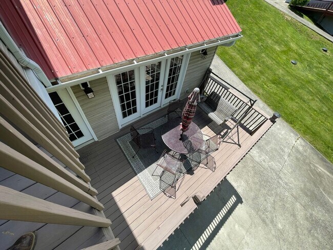 Building Photo - Beautiful Shelbyville Lake House