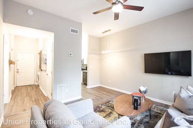 Building Photo - 2 br, 2 bath Apartment - 110 NW 9th Terrace