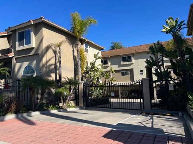 Building Photo - Private, Gated and the Heart of Costa Mesa!