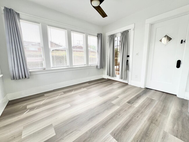 Building Photo - Charming Rose Park Home | 3 Bedrooms | In-...