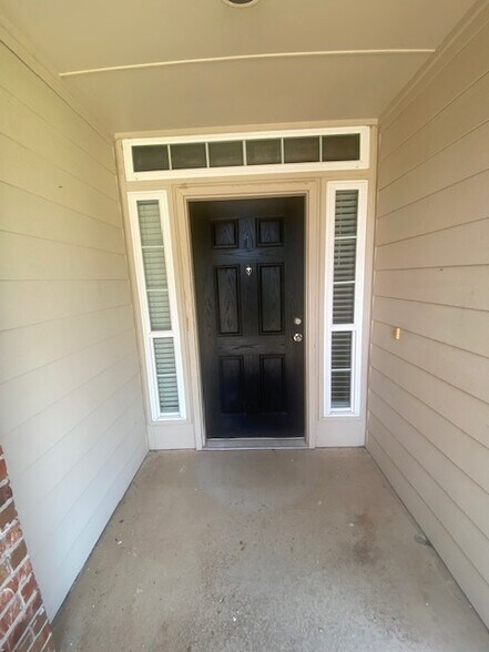Building Photo - 14445 Timberdale Dr