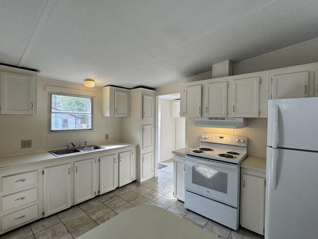 Building Photo - 157 Conover St