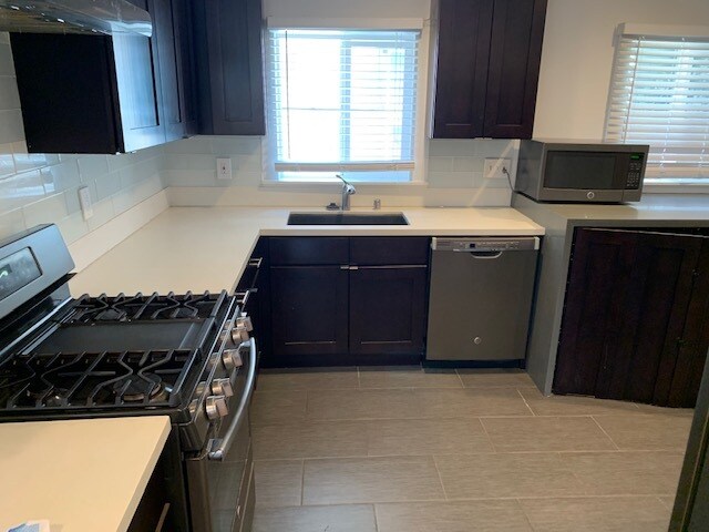 stainless steel - 4308 Lockwood Ave