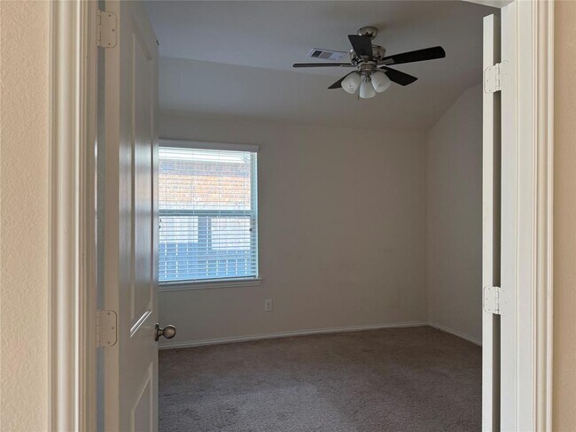 Building Photo - 235 Stoneroller Dr
