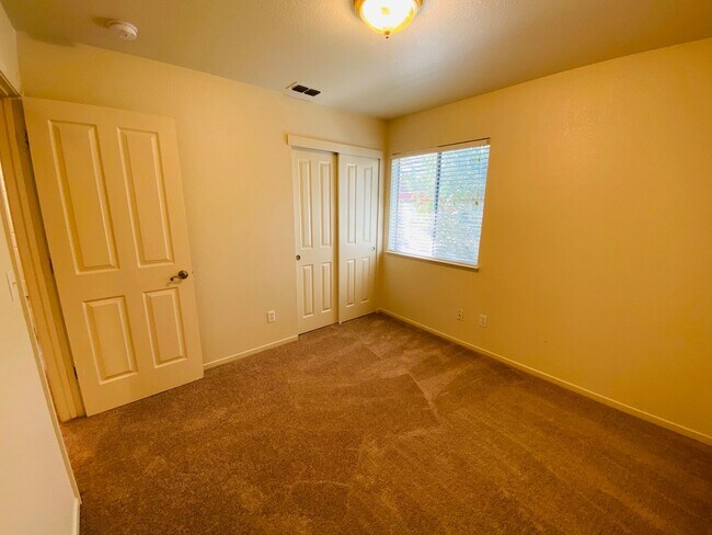 Building Photo - Cute Elk Grove Home