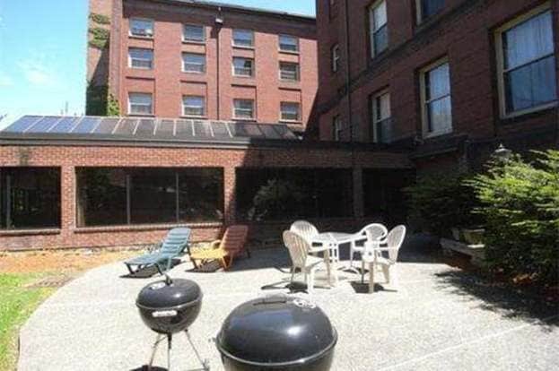 Building Photo - 48 Forest St