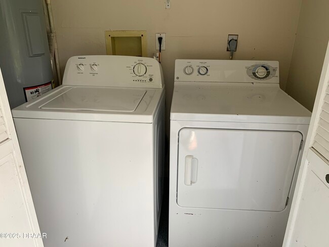 Building Photo - 275 Indigo Dr