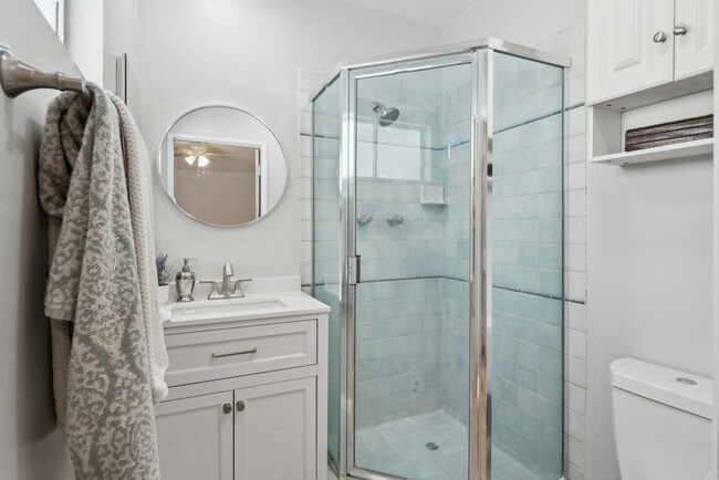 Building Photo - 526 Avenue A