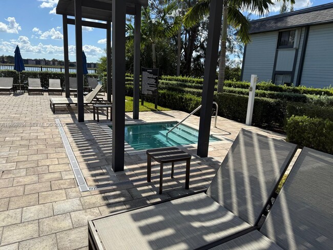 Building Photo - 945 NE 211th St