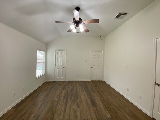 Building Photo - 21615 Rose Mill Dr