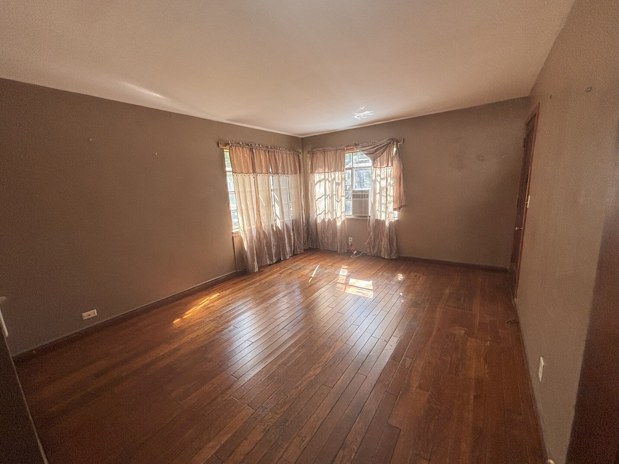 Building Photo - 360 Ross Ave