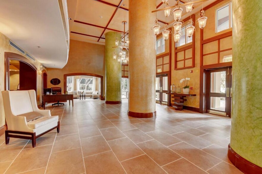 Building Photo - 2951 S Bayshore Dr
