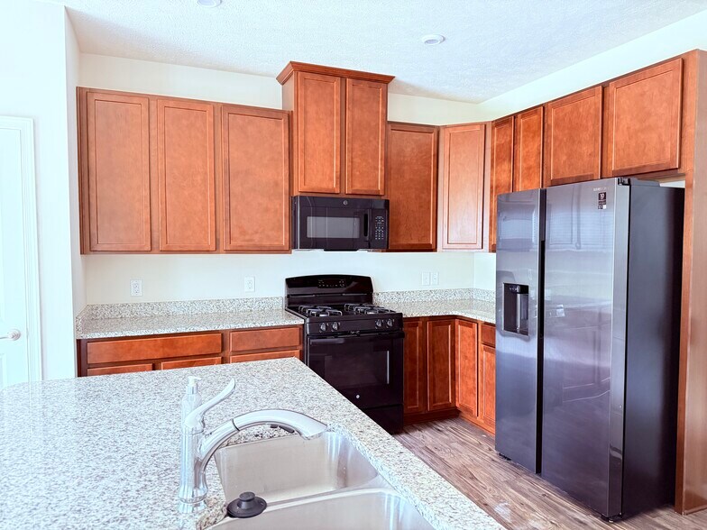 Building Photo - 3383 Jackson Park Dr NW