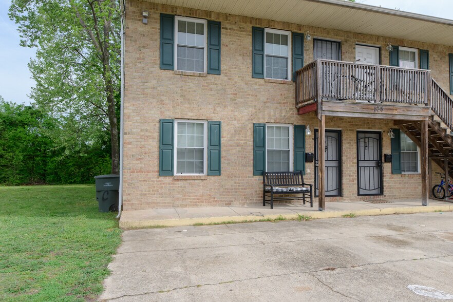 Building Photo - 834 C Ave