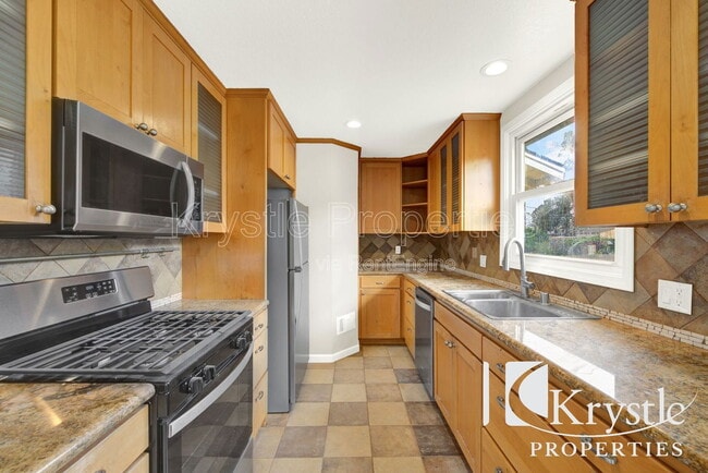 Building Photo - 2420 Alameda St