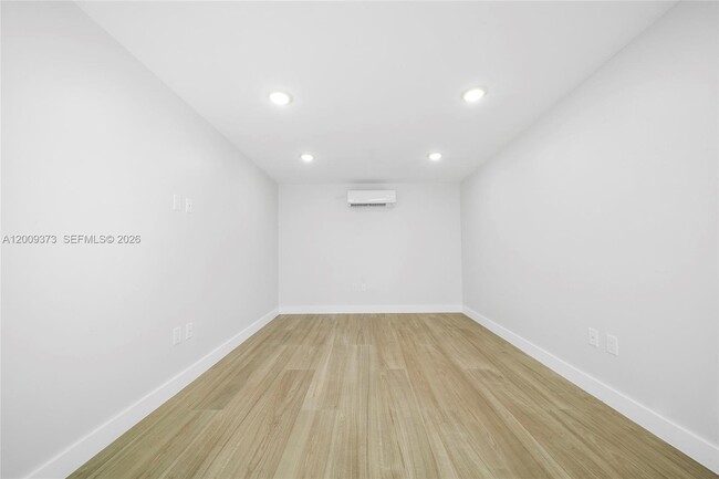 Building Photo - 1925 SW 23rd St