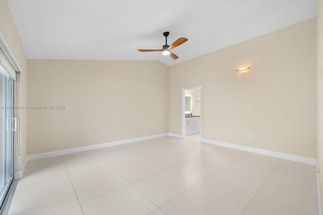 Building Photo - 1412 NE 53rd Ct