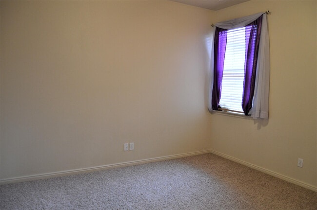Building Photo - 1552 W 110 N