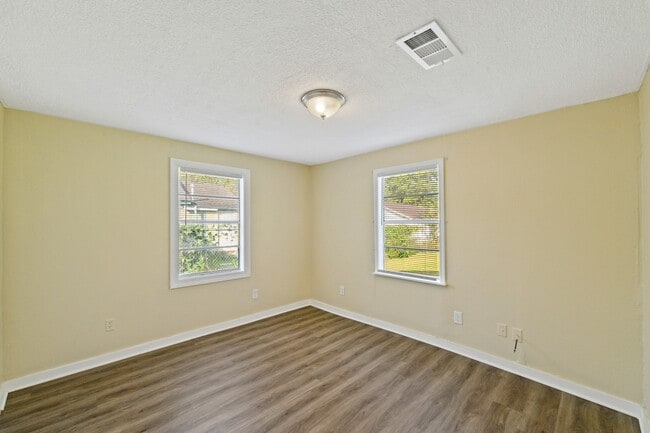 Building Photo - 10001 Lucore St