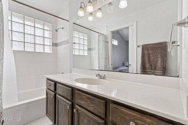 Building Photo - 6264 Escondido Dr