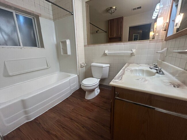 Building Photo - Fantastic 2 BR Apartment in South Oakland on Bates Street! CALL NOW!