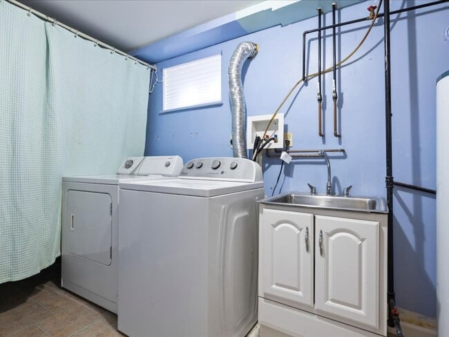 Building Photo - 65 53rd Pl SE