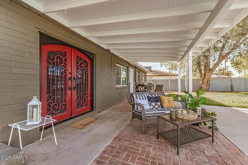 Building Photo - 2302 W Berridge Ln