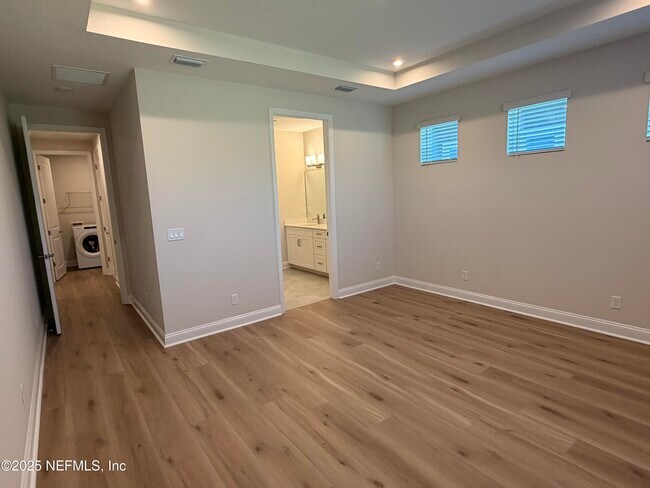 Building Photo - 381 Pelton Pl