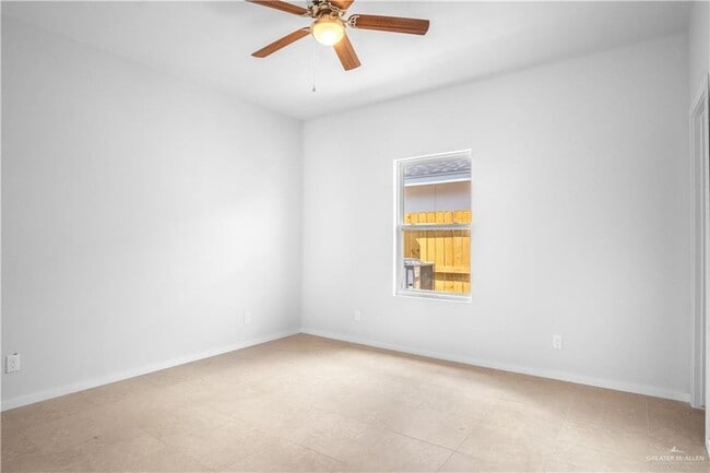 Building Photo - 700 N Alexandrite Ave