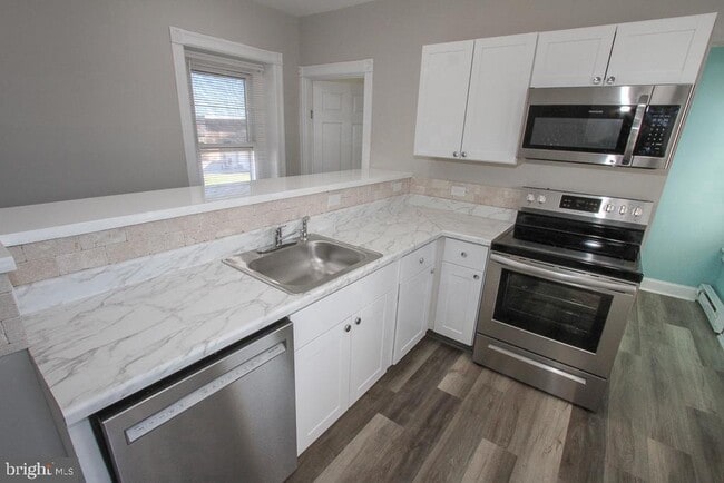 Building Photo - 700 Main St