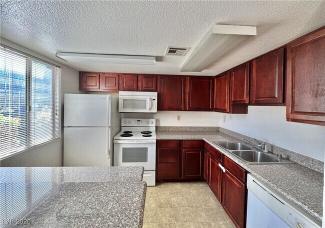 Building Photo - 5422 River Glen Dr