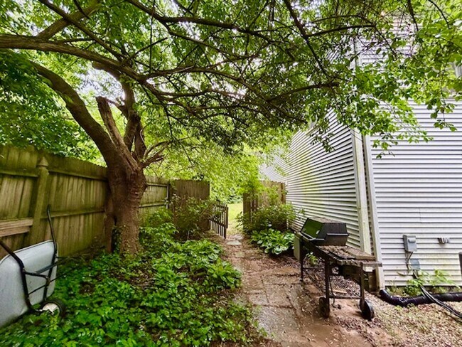 Building Photo - Beautifully renovated 4BR/3BA rambler with wraparound porch and garage