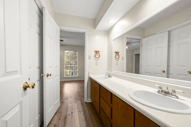 Building Photo - 5379 Rosedown Ct