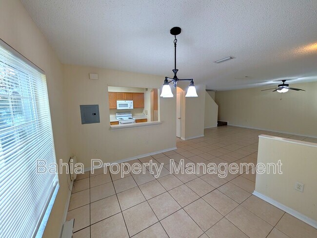 Building Photo - 4053 Dolphin Dr