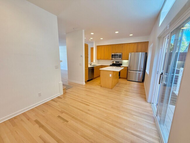 Building Photo - Beautiful 3BD/3.5BA Rowhome in Bankers Hil...
