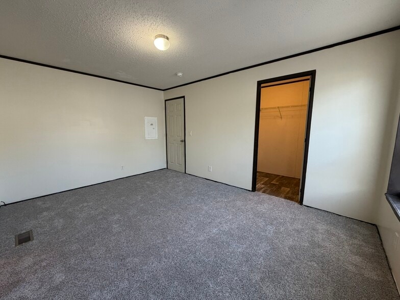 Building Photo - 2331 Wellington Green Dr