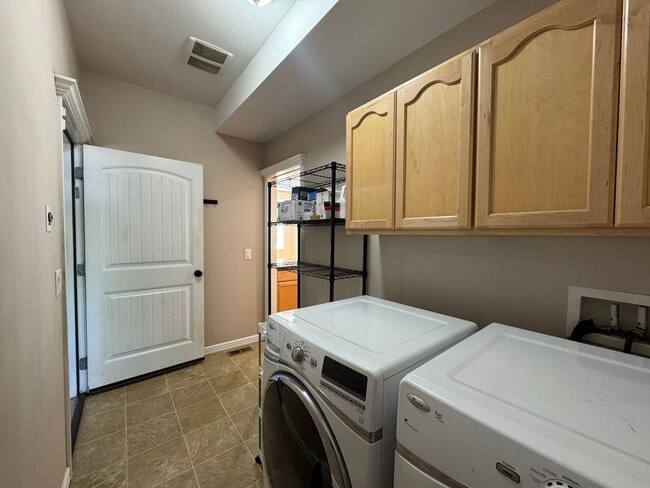 Building Photo - 4467 Castlerock Dr