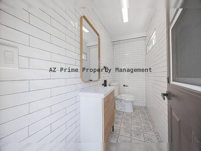 Building Photo - 6828 N 10th Ave