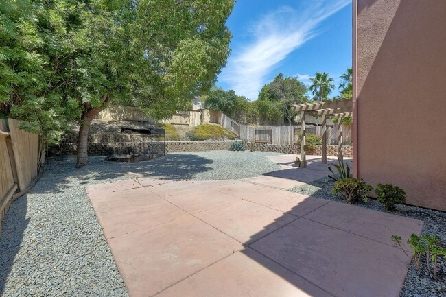 Building Photo - Recently Renovated 2-story home!