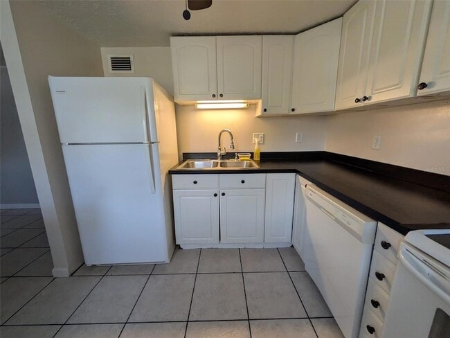 Building Photo - 5547 Mallow St