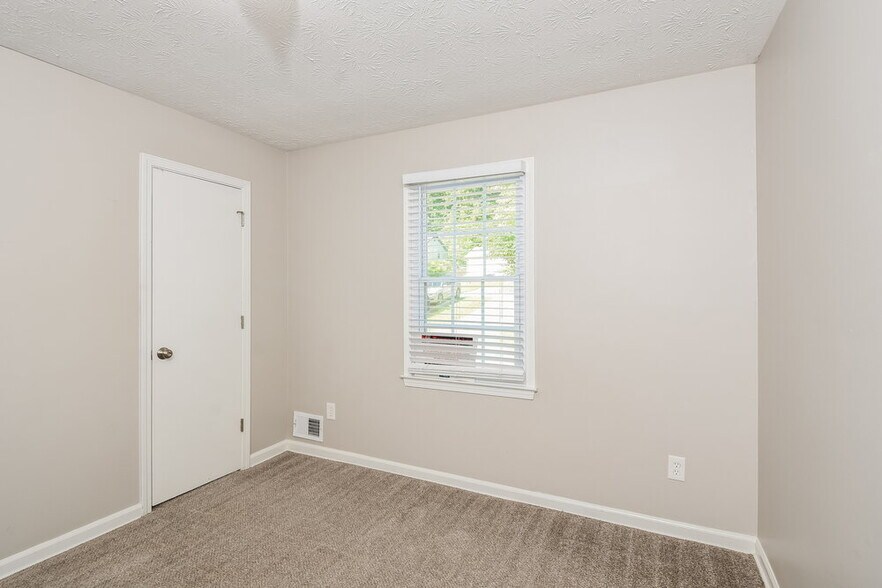 Building Photo - 1471 Daniel Ln
