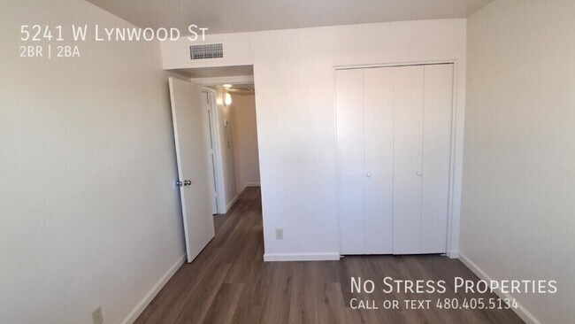 Building Photo - 5241 W Lynwood St