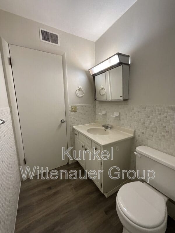 Building Photo - 900 8th St