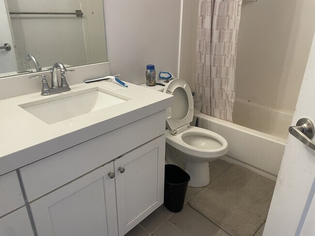 Building Photo - 3855 Gartmore Ln