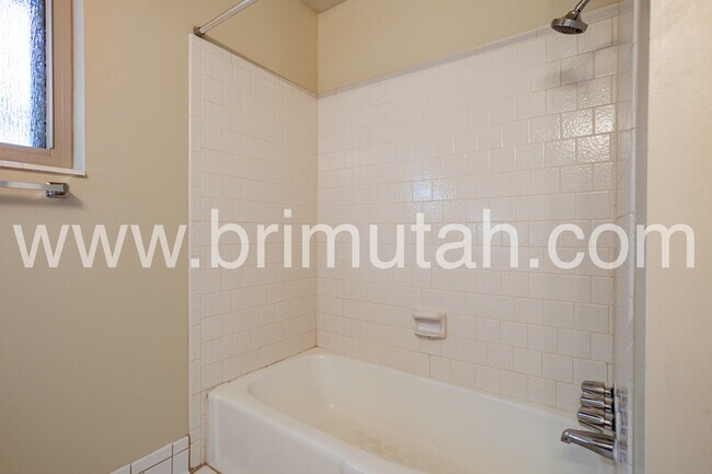 Building Photo - 3564 E 7800 S