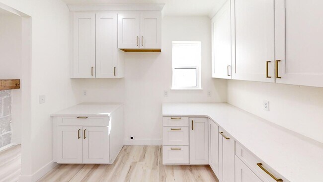 Building Photo - 1129 W 14th St