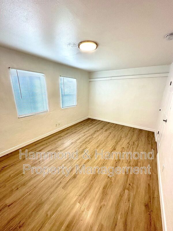 Building Photo - 5854 Tujunga Ave