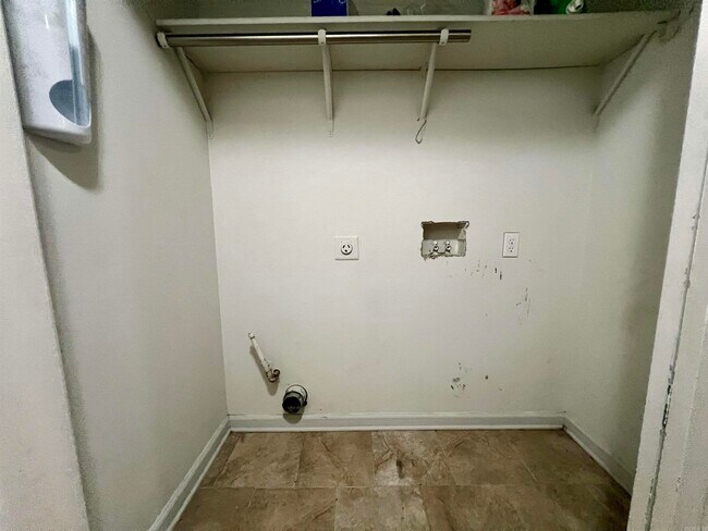 Building Photo - 16 Tacoma Dr