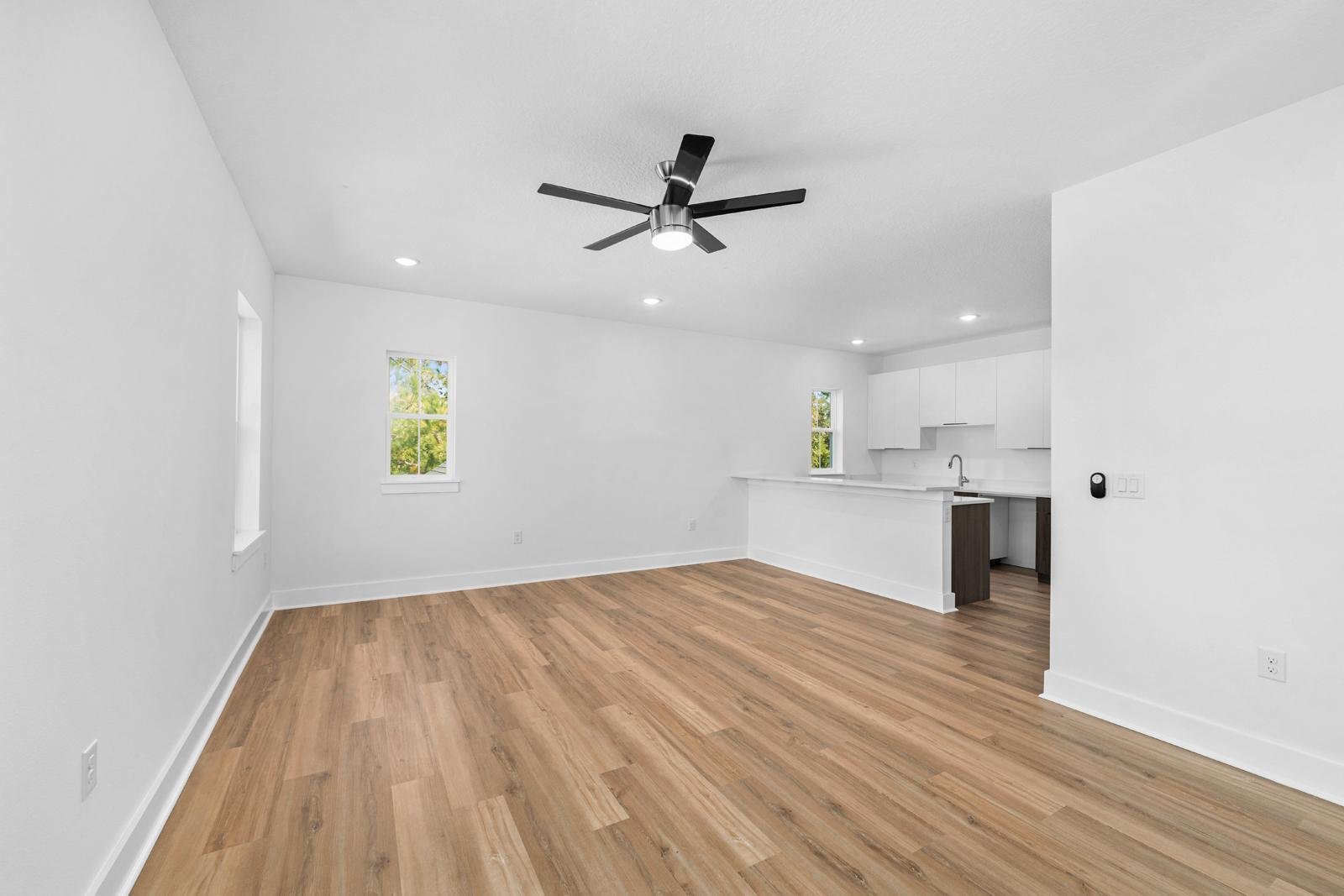 Building Photo - 6622 Summit View Dr